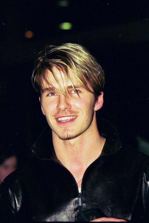 90s Beckham, Popular 90s Hairstyles, David Beckham Soccer, David Beckham Football, Slick Backs, Beckham Football, David Beckham Hairstyle, 90s Hairstyles Men, Beckham Hair