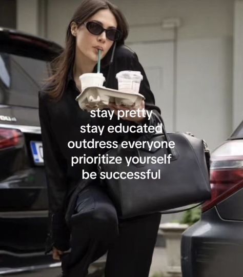 Lucky Girl Syndrome Vision Board, Smart Girl Affirmations, Lucky Girl Syndrome Aesthetic, Boujee Lifestyle, Studera Motivation, Lucky Girl Syndrome, Vision Bored, Vie Motivation, Academic Motivation