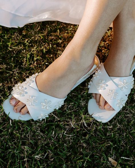 Comfortable Bridal Shoes, Ivory Flats, Ivory Heels, Ivory Shoes, Pearl Flowers, Wedding Slippers, Embellished Flats, White Wedding Shoes, Wedding Shoes Flats