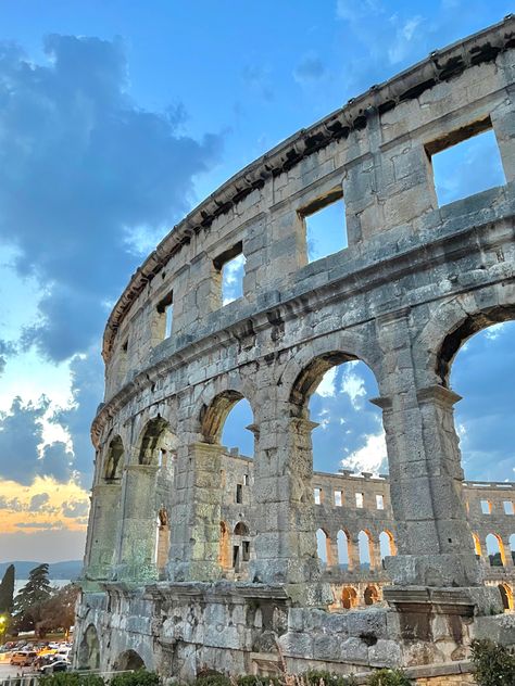 Pula Croatia, Rovinj Croatia, Architecture Antique, Road Trip Europe, Picture Places, Plitvice Lakes, Italy Aesthetic, Croatia Travel, Europe Summer