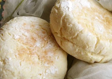 Scone-Style Biscuits in a Microwave and a Frying Pan Recipe by cookpad.japan - Cookpad Frying Pan Recipes, Fried Biscuits, Microwave Bread, Popular Desserts Recipes, Most Popular Desserts, Scottish Recipes, Tea Biscuits, Biscuit Mix, 5 Ingredient Recipes