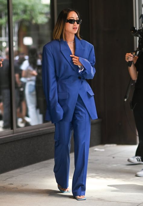 Androgynous Style, New York Fashion Week Street Style, New Street Style, Woman Suit Fashion, Street Style Trends, Fashion Images, Fashion Week Street Style, Fashion Mode, Suit Fashion