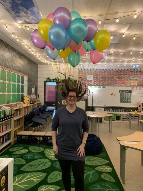 Helium balloons individually tied to strands of hair. I used small clear elastic bands on the ends of my hair to tie the ribbon to. Balloon Outfit, Balloon Hair, Balloon Costume, Strands Of Hair, Clown Party, Its A Girl Balloons, Mood Images, Crazy Hair Day, Theme Parties