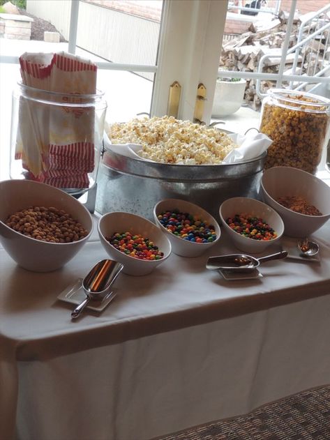 Popcorn Bar Toppings, Popcorn Bar Party, Baby Shower Popcorn, Paper Popcorn, Popcorn Wedding, Sweet Sixteen Birthday Party Ideas, Movie Night Birthday Party, Birthday Party Snacks, Movie Night Snacks