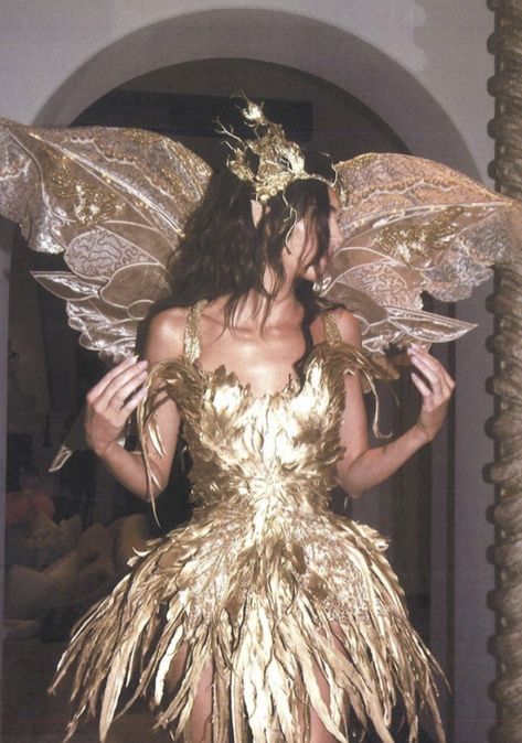 Aesthetic Fairy Costume, Kendall Jenner Costume, Fairy Costume Aesthetic, Kendall Jenner Halloween, Original Halloween Costumes, Fairy Costume Diy, Fairy Cosplay, Halloween Fairy, Hallowen Costume