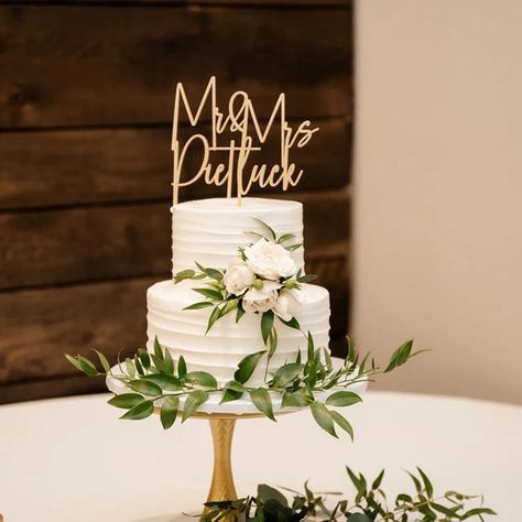 Wedding Cake With Mr And Mrs Topper, Wooden Cake Toppers Wedding, Last Name Wedding Cake Topper, Cake Toppers For Wedding, Floral Wedding Cake Topper, Campground Reception, Rustic Wedding Cake Topper, Wedding Cake For 2, Wedding Cake Floral Decor