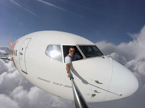 Pilot's Dangerous Mid-Flight Selfies Go Viral, But Turns Out They're Not As Risky As Many Thought Kid Friendly Travel Destinations, Taking Selfies, Valentine Photography, Kid Friendly Trips, Selfie Stick, Travel Insurance, Gopro, Selfies, Funny Jokes