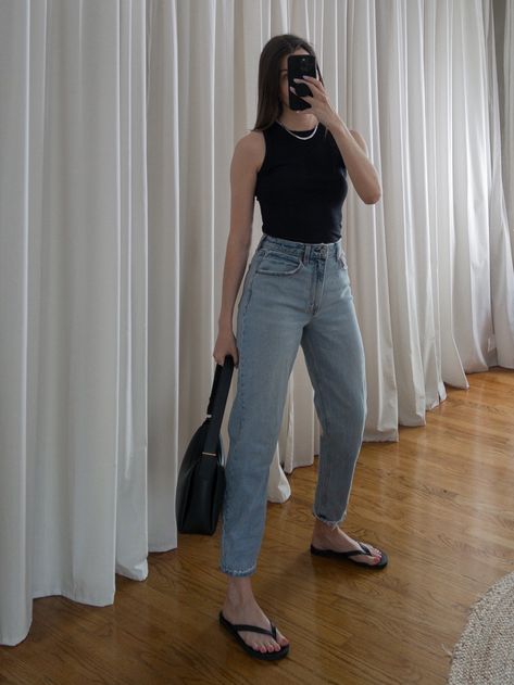 Basic Outfits Summer, Travel Wardrobe Spring, Outfit Ideas 2023, Spring Trends Outfits, Spring Travel, Everyday Casual Outfits, Casual College Outfits, Relaxed Outfit, Casual Day Outfits