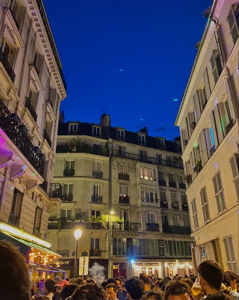 #paris #aesthetic #summervibes #summernights Summer In Paris Aesthetic, Summertime In Paris, Paris Summer, Paris Aesthetic, Summer Nights, Summer Vibes, Paris, France