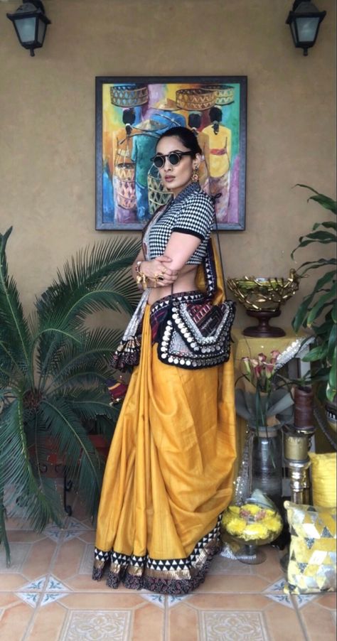 Saree With Tshirt, Indian Wedding Guest Dress, Indian Look, Indian Saree, Polo T Shirt, Polo T Shirts, Guest Dress, Guest Dresses, Wedding Guest Dress