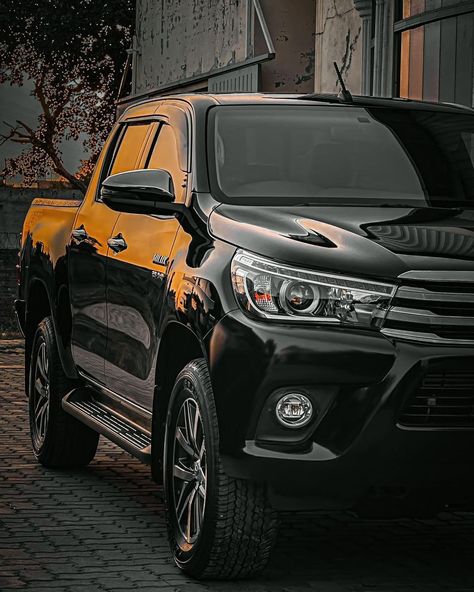 Toyota Hilux Aesthetic, Toyota Hilux Wallpaper, Fortuner Toyota Wallpapers Hd, Toyota Fortuner Legender Wallpaper, Hilux 2022, Toyota Hilux Surf, Jeep Wallpaper, Army Couple Pictures, Al Qur'an Photography