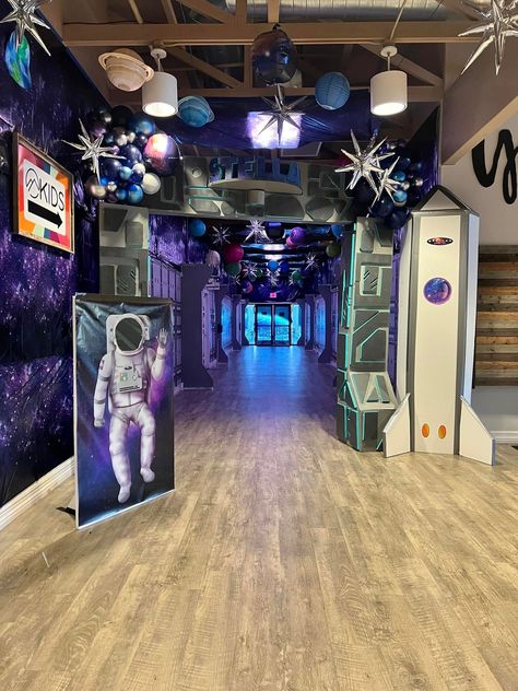 Space School Decoration, Futuristic Theme Event, Space Theme Hallway, Event Technology Ideas, Vbs Stellar, Space Theme Decorations, Space Tunnel, Space Vbs, Stellar Vbs