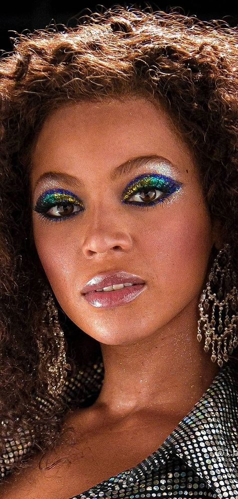 Beautiful women 👑👸 #beyoncé Disco Makeup 1970s Glitter, Studio 54 Makeup, Disco Makeup 1970s, 70’s Disco Makeup, 70s Glam Makeup, 70s Disco Makeup, 70s Makeup Look, 70s Hair And Makeup, 1970s Makeup