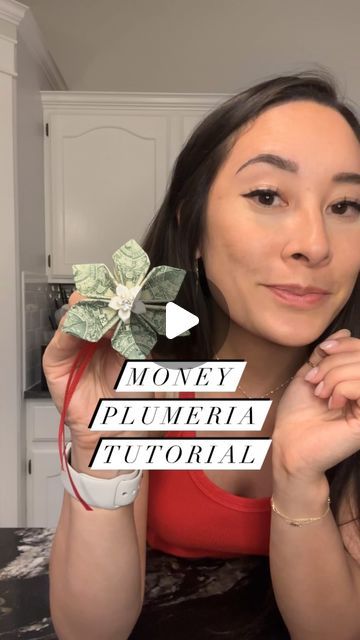 Michele Keaolani | Foodie Mama 🍽�️ on Instagram: "Hey guys! Here is that money plumeria tutorial that I promised you guys I would film! I’m still trying to get the hang of voiceovers so just go with it. Hopefully the video was self explanatory enough 😜 Drop a comment if you have any questions 😘😘 #graduationleis #moneyleitutorial #dollarplumeria #hawaiilei #leis #moneylei" Money Lei For Wedding, Money Folded Into Flowers, Money Corsage, Money Leis For Graduation Diy, Flower Money Lei, Money Leis For Graduation, Oragami Money, Grad Leis, Lei Diy