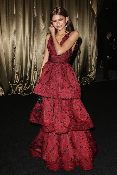 Red Layered Dress Zendaya 2016, Zendaya Met Gala, Boho Attire, 2016 Red Carpet, Golden Globes After Party, Zendaya Outfits, Hollywood Gossip, Zendaya Coleman, Womens Fashion Inspiration