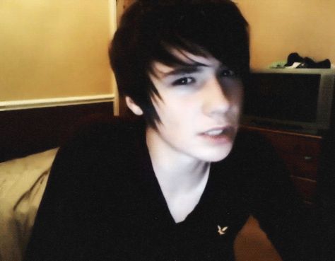 2009 Emo, Daniel James Howell, 2000s Girl, Dan And Phill, Phil 3, Phil Lester, Emo Guys, Dan Howell, Dan And Phil