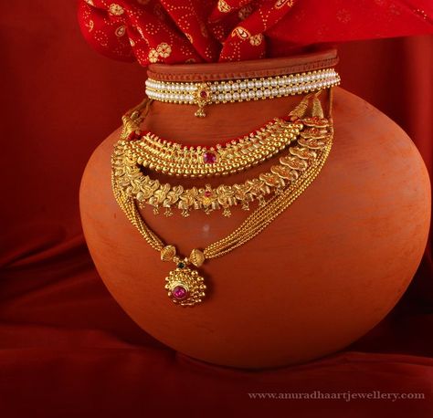 Maharashtrian Wedding Jewellery, Traditional Marathi Jwellery, Nauvari Jewellery, Maharashtrian Bride Jewellery, Maharashtrian Bride, Maharashtrian Jewellery, Jewellery Trends, Wedding Jewelry For Bride, Gold Jewelry Simple Necklace