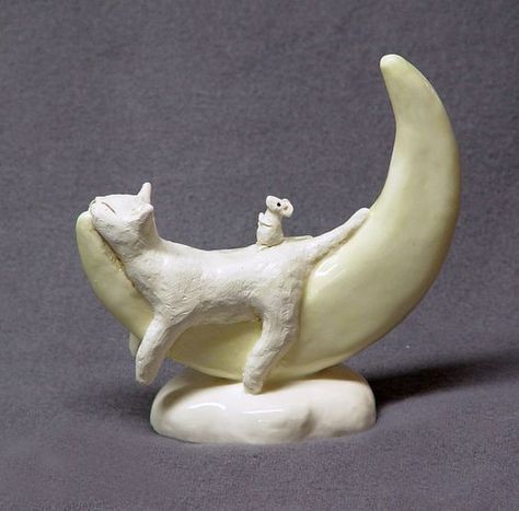 Cat On The Moon, Easy Clay Sculptures, Sculpture Animal, Calico Cats, Sculpture Art Clay, Cat Sculpture, Clay Diy Projects, Clay Crafts Air Dry, Keramik Design