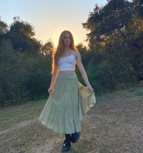 Long Skirt Small Top, Colored Skirt Outfits, Summer Fits Skirts Long, Long Skirt Asethic, Long Skirts Outfit Aesthetic, Converse With Long Skirt, Aesthetic Outfits With Long Skirts, Summer Outfits Skirts Long, Cute Outfits With Long Skirts