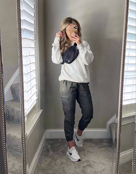 Joggers, athleisure, nike sneakers, lululemon belt bag #springoutfit Sports Mom Outfit Spring, Joggers With Booties Outfit, White Runners Outfit, Joggers Outfit Winter, Black Jogger Pants Outfit, Cargo Joggers Outfits Women, Outfits With Joggers, Sweat Pants Outfit, Jogger Outfit Casual