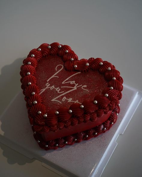 Red Glitter Heart Shaped Vintage Lambeth Cake Red Heart Cake, 22 Bday, Lambeth Cake, Heart Shape Cake, Glitter Birthday Cake, Heart Birthday Cake, Heart Shaped Cake, Red Cake, Bride Shower