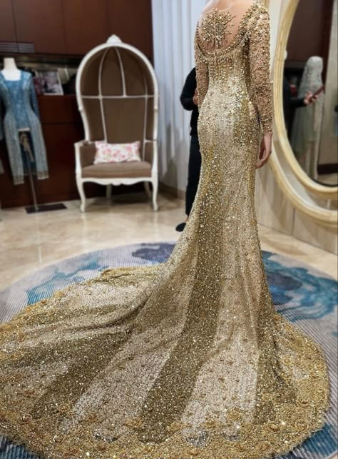 Gold Kebaya, Tims Outfits, Dress Types, Kebaya Wedding, Kebaya Modern Dress, Wedding Dress Types, Kebaya Dress, Wedding List, Bride Gown