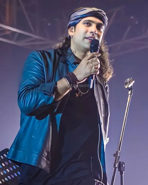 Hanuman Pic, Arijit Singh Photos New, Jubin Nautiyal, Darkness Falls, Arijit Singh, Actor Photo, Cute Outfits, Actors, Instagram Photo