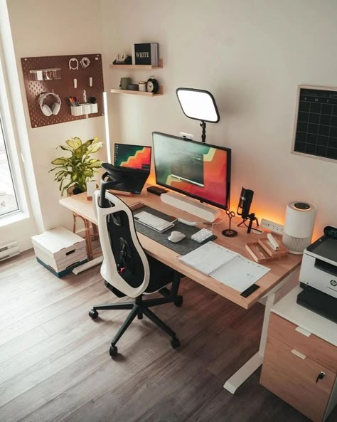 Minimal Home Office, Apartemen Studio, Home Office Set Up, Modern Office Interiors, Home Studio Setup, Set Sofa, Desk Setups, Office Room Decor, Ideas Hogar