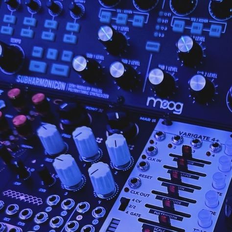 Eddie E. on Instagram: "black and beautiful 😍 varigate 4+ gets new panel black / gold 🙃 . . . #synthesizer #synth #synths #electronicmusic #music #modularsynth #synthporn #synthwave #eurorack #musicproducer #analogsynth #dniprokrait #techno #musicproduction #ambient #moog #moogsubharmonicon #modular #modularsynthesizer #eurorackmodular #dniproewa #producer #synthmusic #experimentalmusic #ableton #synthesizermusic #dnipro #analogsynthesizer #sounddesign" Synthpop Aesthetic, Synthesizer Aesthetic, Video Synth, Spaceship Painting, Synth Aesthetic, Synthesizer Music, Band Au, Jay Walker, Analog Synth