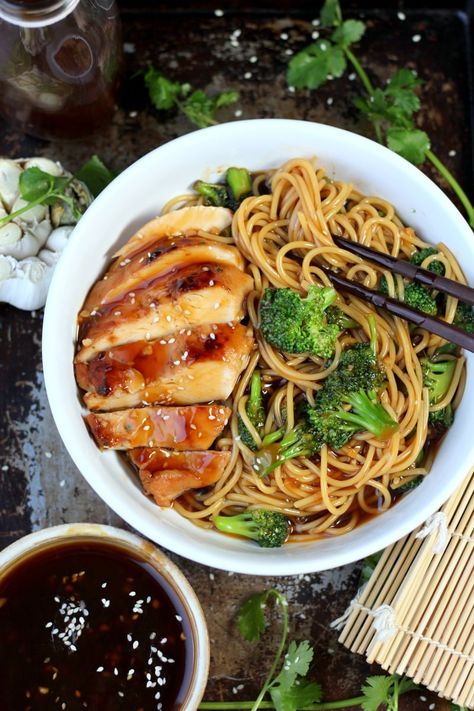 Wooden Skillet, Teriyaki Noodles, Paper Bowl, Roasted Cabbage, Healthy Weeknight Dinners, Noodle Bowl, Beef And Noodles, Noodle Bowls, Asian Cooking