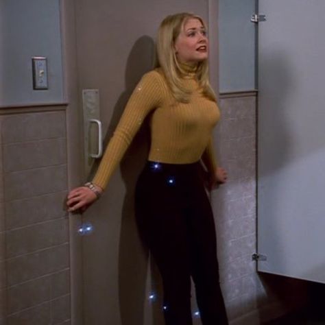 @Melissa Joan Hart Melissa Joan Hart Hair, Sabrina Spellman Melissa Joan Hart, Melissa Joan Hart 90s, Sabrina Spellman Outfit 90s, Melissa Joan Hart Sabrina, Sabrina Spellman Outfit, Sabrina Spellman Style, Brittany Murphy, Melissa Joan Hart