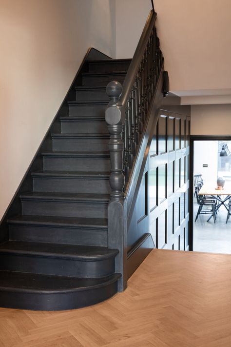 Painting Stairs Black, Staircase Ideas Wood, Dark Staircase Ideas, Black Painted Staircase, Natural Pathway, Farrow And Ball Railings, Black Painted Stairs, Stairway Makeover, Dark Staircase