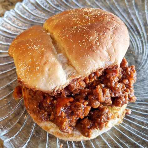 These homemade sloppy joes are made with ground beef, onion, pepper, and ketchup. A thick and rich filling makes these iconic sandwiches easy to eat. Crock Pot Sloppy Joes, Homemade Sloppy Joe Recipe, Sloppy Joe Recipe, Hamburger Dishes, Retro Dishes, Homemade Sloppy Joes, Joe Recipe, Sloppy Joes Recipe, Sloppy Joe