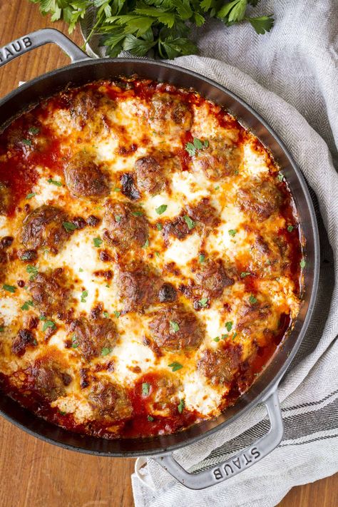 Simple 5-Ingredient Cheesy Meatball Casserole -- this easy meatball casserole boasts just 5 ingredients, yet is still packed with flavor… Serve it as is, over pasta, or on sandwich rolls for a versatile weeknight dinner! | meatball casserole recipe | baked meatball casserole | italian meatball casserole | meatball casserole weeknight meals | find the recipe on unsophisticook.com Baked Meatball Casserole, Italian Meatball Casserole, Cheesy Meatball Casserole, Casserole Italian, Meatballs Casserole, Creamed Corn Casserole Recipe, Meatball Casserole Recipe, Sandwich Rolls, Easy Meatball