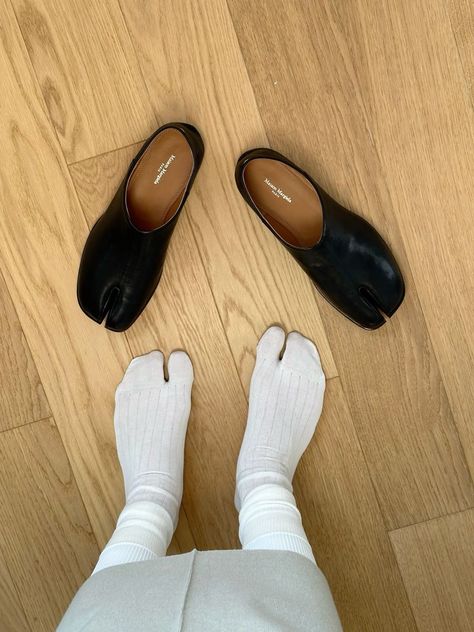 Tabi Shoes Aesthetic, Tabi Shoes Outfit, Matrix Fashion, Foot Games, Men Fashion Photoshoot, Tabi Socks, Maison Margiela Tabi, Tabi Shoes, Margiela Tabi