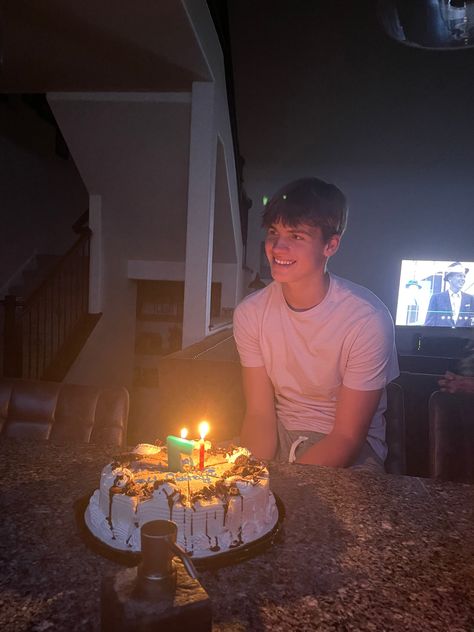 Birthday Boy Aesthetic, Bday Cake Pics, Photo Yearbook, Birthday 16, 15th Birthday Cakes, Birthday Icon, Cute Birthday Pictures, Funny Birthday Cakes, Mens Birthday Party