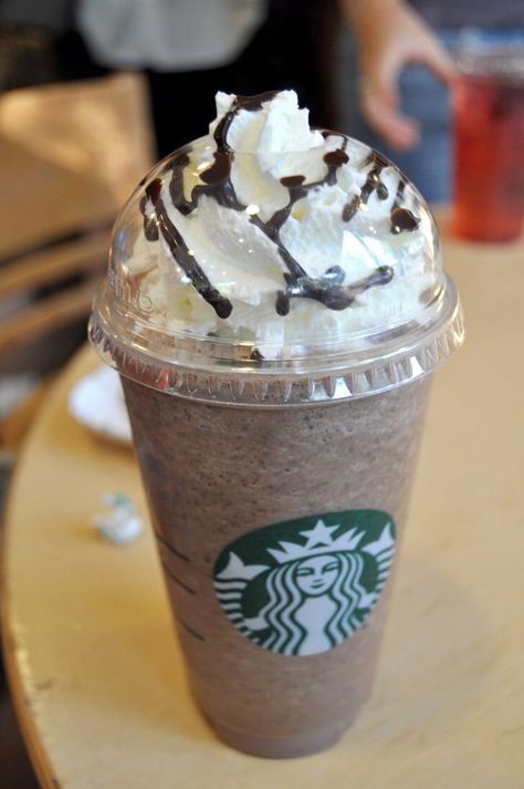 Chocolate Chip Frappachino, Java Chip Frappachino, Chocolate Chip Frappuccino Recipe, Starbucks Java Chip Frappuccino, Blended Coffee Drinks, Java Chip, Cold Starbucks Drinks, Secret Starbucks Drinks, Frappuccino Recipe