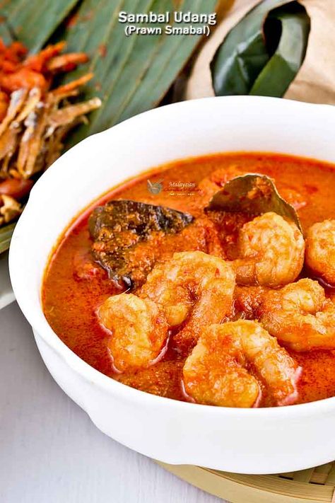 Sambal Udang (Prawn Sambal) is a fiery and piquant side dish often served as an accompaniment to perk up any rice meal. A must-try for the spicy food fan. | MalaysianChineseKitchen.com Peranakan Food Recipes, Asian Feast, Prawn Fry, Peranakan Food, Masakan Melayu, Sambal Belacan, Sambal Recipe, Nyonya Food, Malaysian Recipes