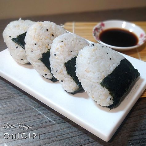 Onigiri Tuna, Tuna Mayo Onigiri, Tuna Onigiri, Rice Japanese, Canned Tuna Recipes, Tuna Mayo, Rice Ball, Bento Recipes, Rice Balls