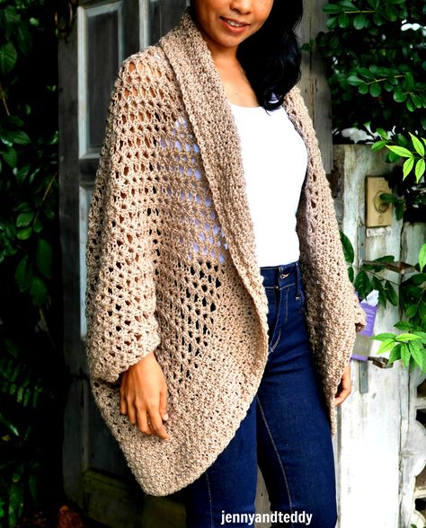 Toasted honey cocoon cardigan - free crochet pattern by Jenny and Teddy Crochet Serape, Cocoon Cardigan Pattern, 2023 Sweaters, Shrug Pattern Free, Crochet Shrug Pattern Free, Crochet Shrugs, Poncho Au Crochet, Crocheted Cardigan, Sweater Pattern Free