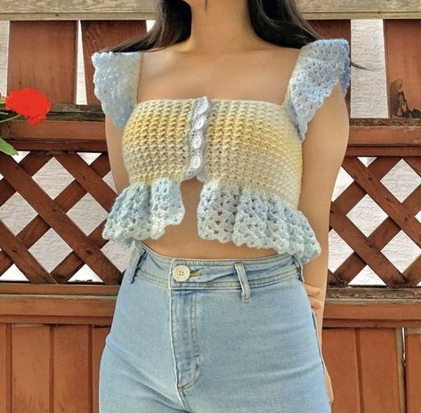 Crochet Top Outfit, Pattern Outfits, Stylish Crop Top, Beginners Crochet, Crochet Ladies Tops, Crochet Clothing And Accessories, Crochet Fashion Patterns, Crochet Clothes Patterns, Crochet Woman