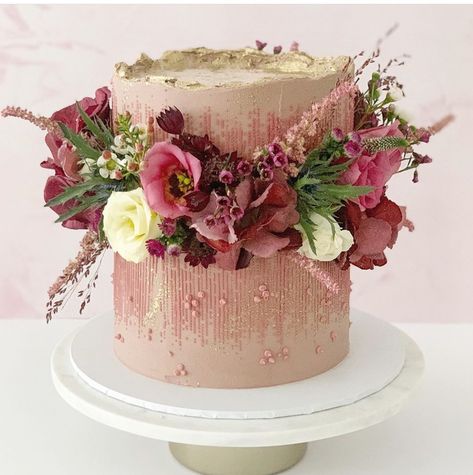 Flower Birthday Cake, Free Reign, Birthday Cake With Flowers, Flower Birthday, Line Flower, Modern Wedding Cake, On Design, Fruit Cake, Flower Cake