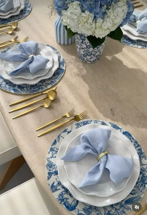 Dior Table Setting, Baby Shower Napkin Rings, Old Money Interior Design, Dusky Blue Wedding, Old Money Interior, Blue Table Settings, Decoration Event, Something Blue Bridal, Tafel Decor