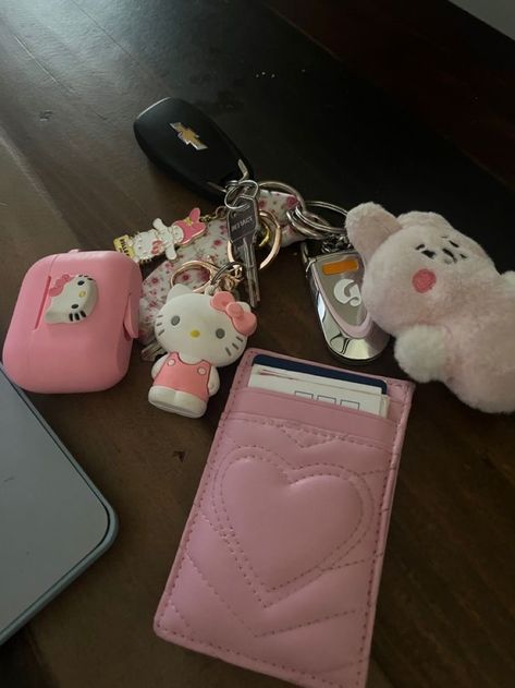 Id Holder Keychain, Keychain Lanyard Aesthetic, Car Key Decorations, Key Chain For Keys, Hello Kitty Car Keys, Sanrio Car Aesthetic, Hello Kitty Lifestyle, Keys Aesthetic Car, Key Inspo Aesthetic