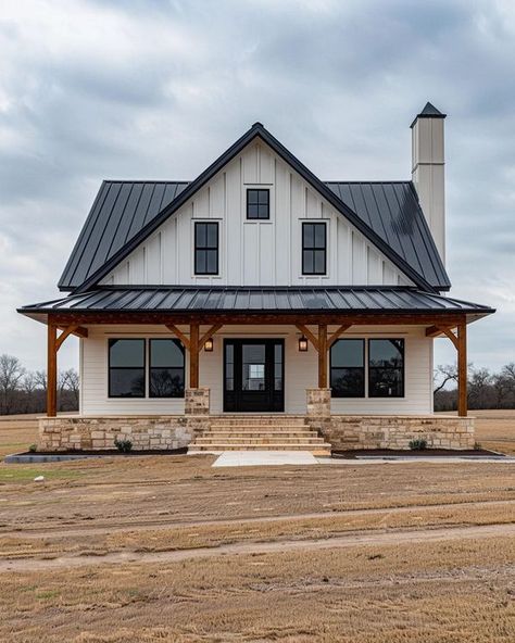 New Build Layout, Black Roof Cream House, Snow Cabin, Barn House Design, Barn Style House Plans, Cabin Exterior, Gorgeous Houses, Casa Exterior, Modern Farmhouse Exterior