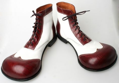 Jester Puppet, Clown Fashion, Clown Statue, Shoe Reference, Funny Shoes, Clown Shoes, Circus Costumes, Tap Tap, Unicycle