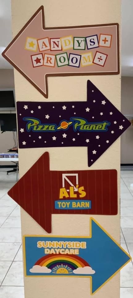 Toy Story Library Theme, Toy Story Hoco Hallway, Toy Story Hallway Theme, Pixar Decorations Ideas, Toy Story Decorations Classroom, Toy Story Door Decorations, Toy Story Decorations Diy, Toy Story Bulletin Board, Toy Story Classroom Theme