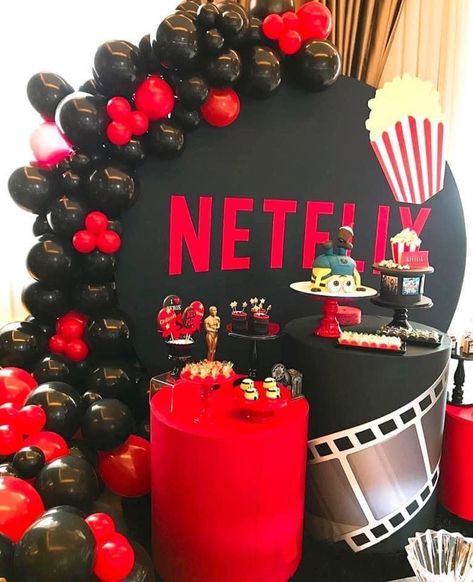 Netflix Theme Party Decorations, Netflix Party Decorations, Netflix Birthday Party Ideas, Brownie Wrapping, Netflix Themed Party, Netflix Theme, Sweet 16 For Boys, Netflix Party, Movie Night Decorations