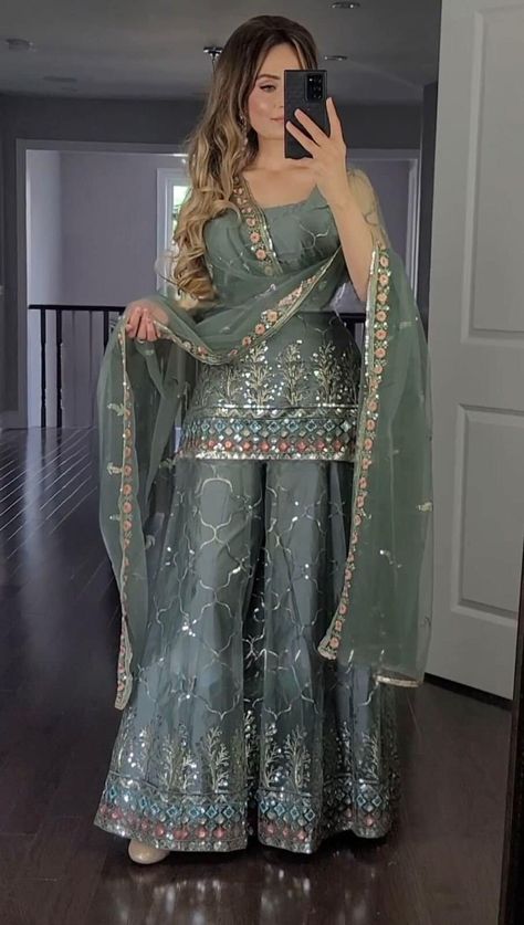 Desi Dress, Trendy Outfits Indian, Asian Clothes, Partywear Dresses, Desi Fits, Outfits Indian, Traditional Indian Dress, Desi Outfits, Pakistani Fancy Dresses