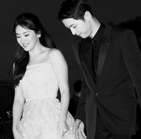 Song Song couple Song Song Couple, Songsong Couple, China Movie, Broken Trust, Mixed Couples, Song Hye Kyo, Most Beautiful People, Get Over It, One Shoulder Wedding Dress